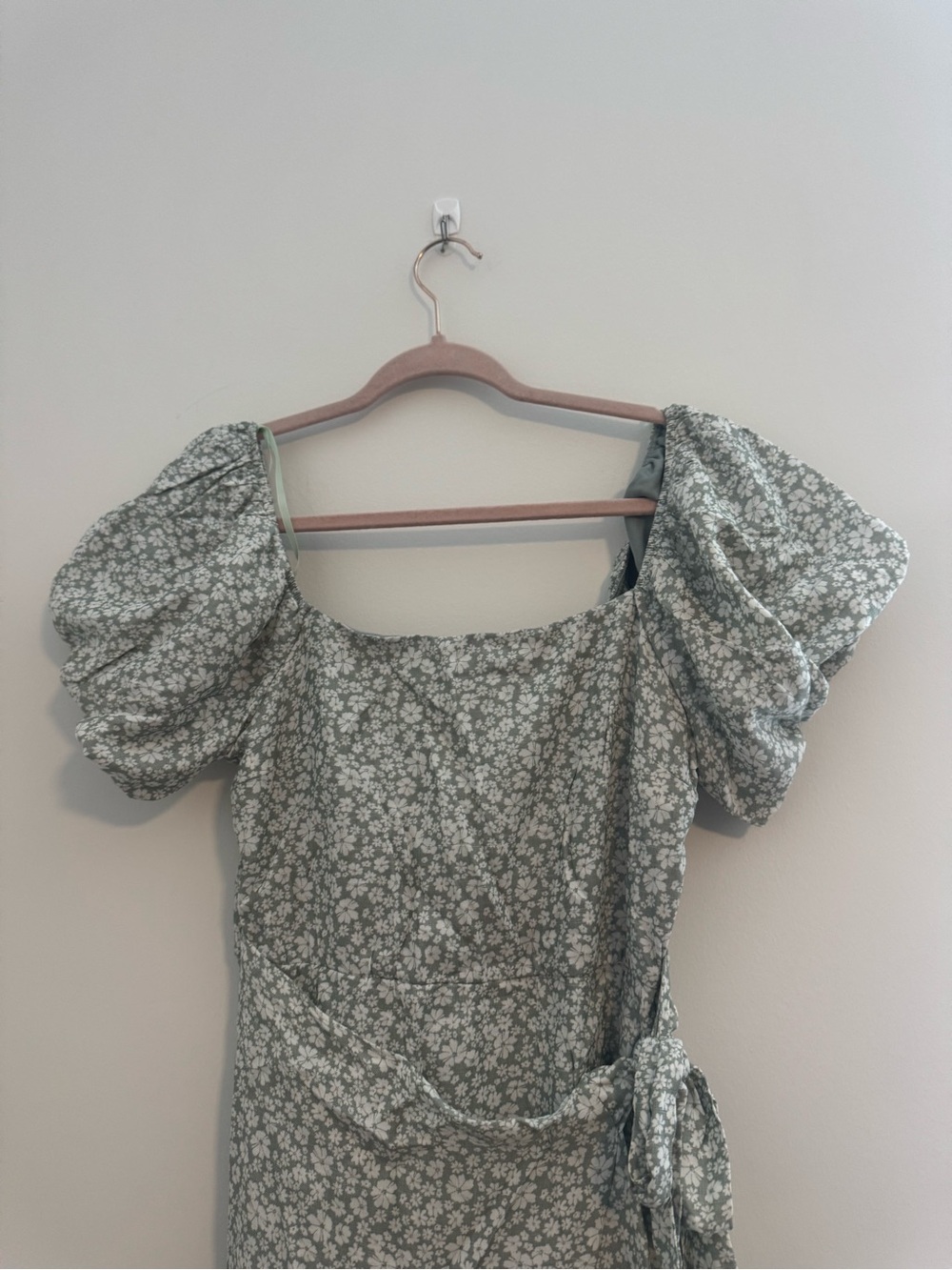 Trixxi Light Green Floral Puff-Sleeve Wrap Dress - Picture 4 of 10